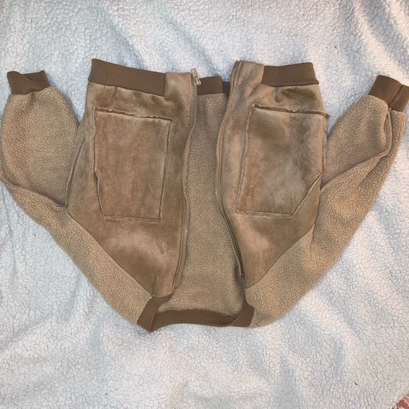 Oversized Faux Animal Skin Fluffy Brown Jacket 🧥 - Picture 4 of 4